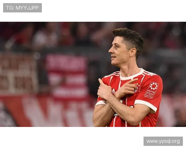 莱万这动作像一位故人…[看]